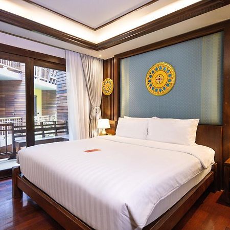 At Gate Thaphae Hotel Chiang Mai Bagian luar foto