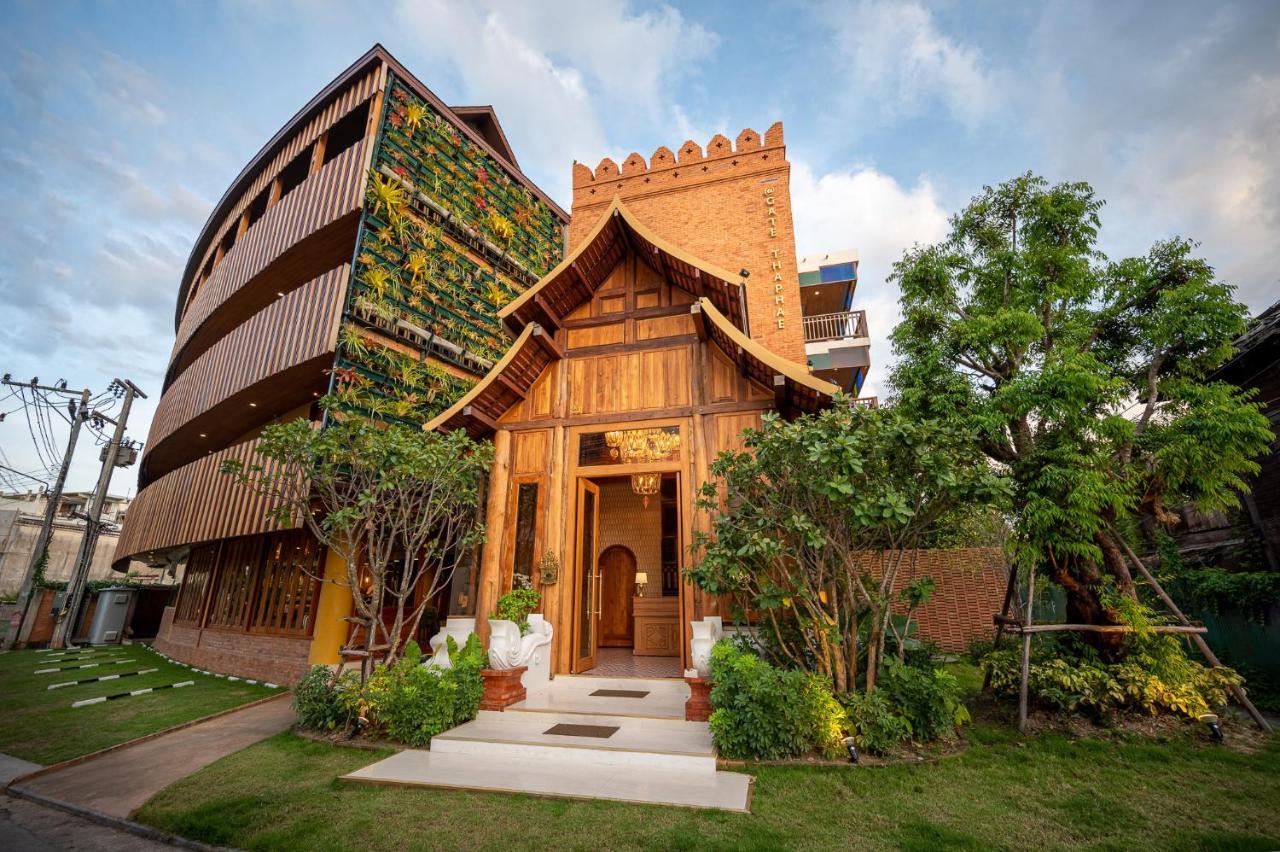 At Gate Thaphae Hotel Chiang Mai Bagian luar foto
