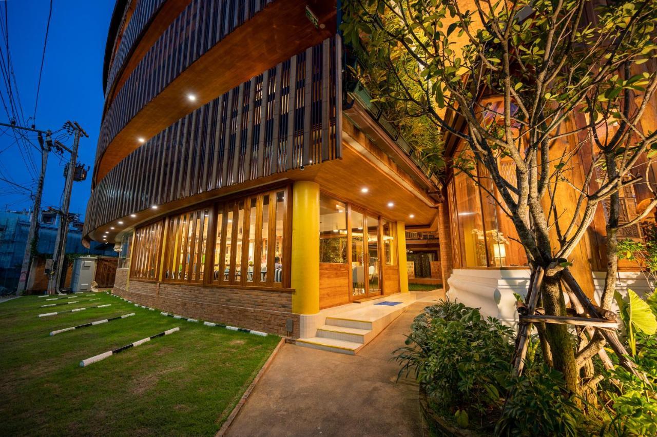 At Gate Thaphae Hotel Chiang Mai Bagian luar foto