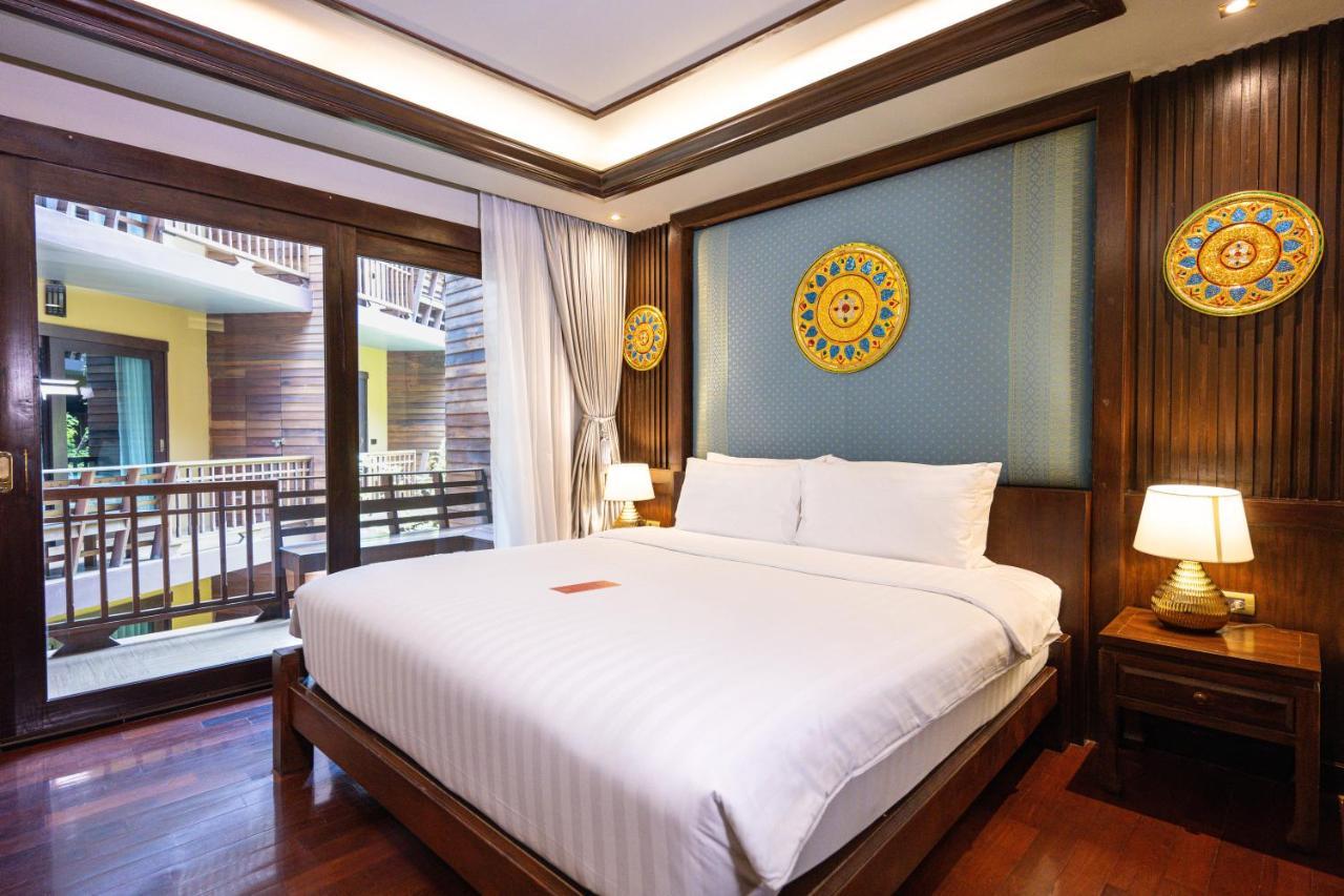 At Gate Thaphae Hotel Chiang Mai Bagian luar foto